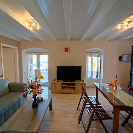 度假居 Dionos With Jacuzzi *