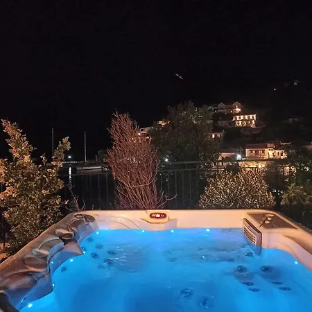 Dionos With Jacuzzi *