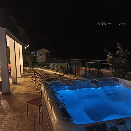 Dionos With Jacuzzi Feriehus Asos